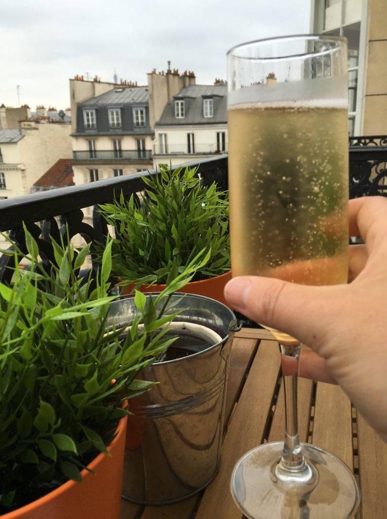 Cheers-Paris-cheers-solo-travel